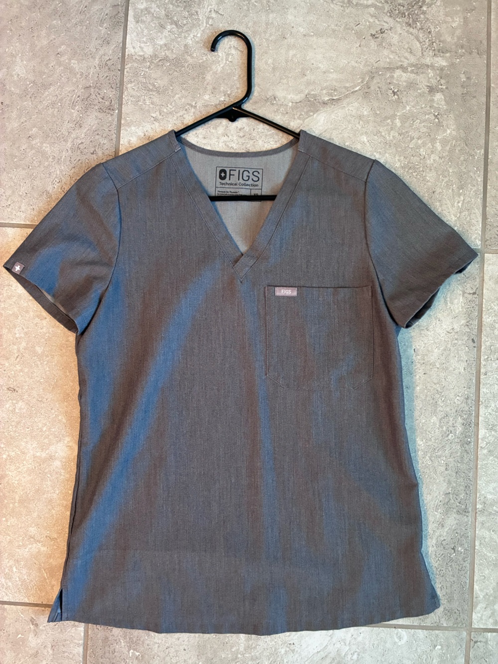 Figs Women's V-Neck Scrub Top in Graphite Gray